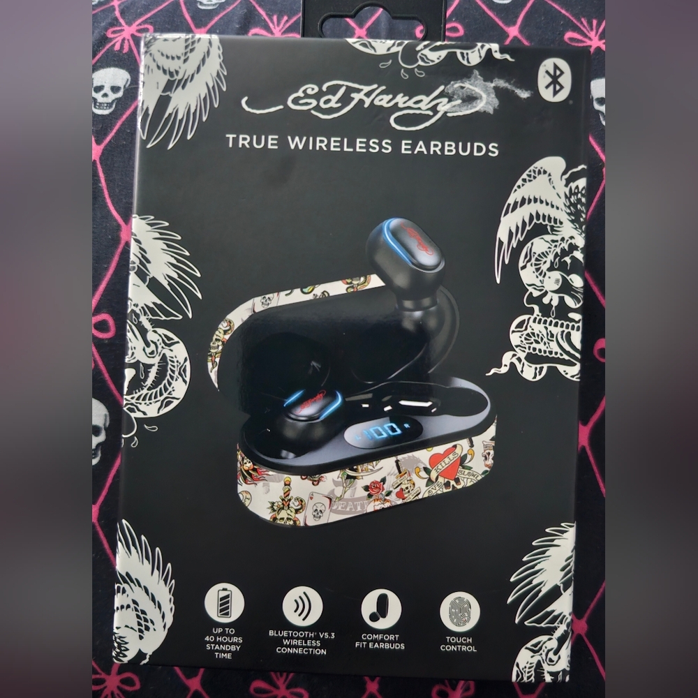 Ed Hardy Wireless Earbuds w/ White Skull Design BT NWT